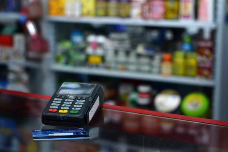 La AFIP actualizará desde el 1° de mayo los montos de las compras con tarjeta de débito, qué montos se podrá gastar sin controles