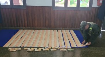 Gendarmería incauto mas de 2 millones en efectivo a un hombre que viajaba en colectivo