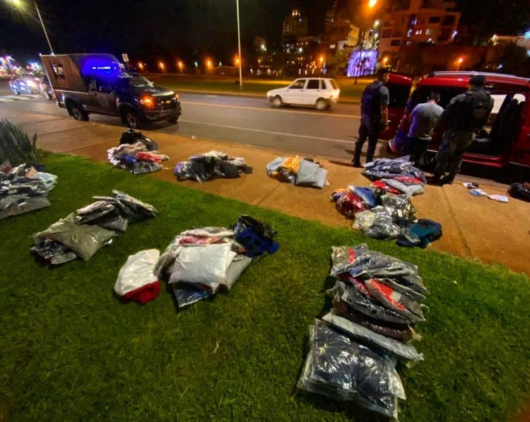 POSADAS: Detuvieron a un automovilista que realizaba maniobras peligrosas alcoholizado y tenia mercadería de contrabando