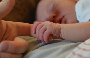 OBERÁ: Un bebé de un mes y medio fue encontrado sin vida cuando dormía en su casa