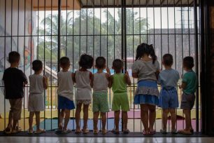 Nueve niños fueron abandonados y viven por su cuenta en extremo estado de vulnerabilidad, en Andresito