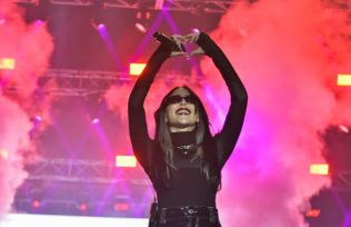 Nicki Nicole hizo delirar a los fans con un espectacular show en la Costanera sur de Posadas