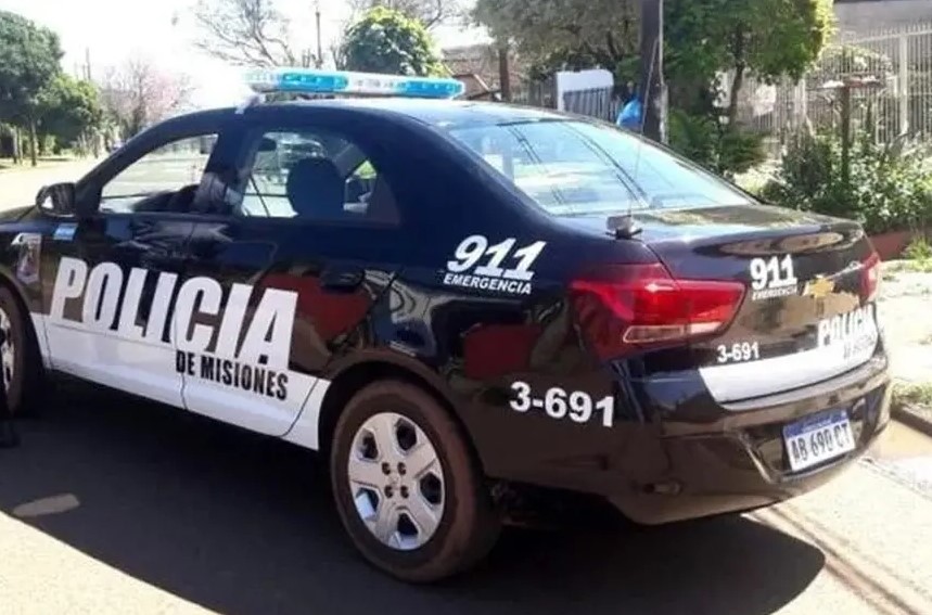 Tres delincuentes entraron a una casa en Posadas y se robaron una suma millonaria en dólares, pesos y reales