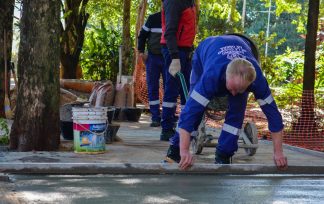 OBERÁ: Construcción de veredas y senderos en espacios públicos 