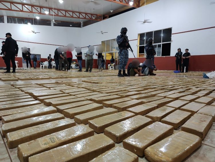 OBERÁ: Una millonaria carga de droga disimulada entre tablones de madera fue secuestrada