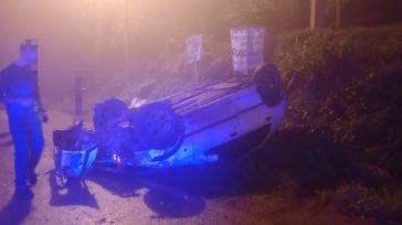 Guaraní: Tres jóvenes salieron ilesos tras despistar y volcar con su auto sobre la ruta 14