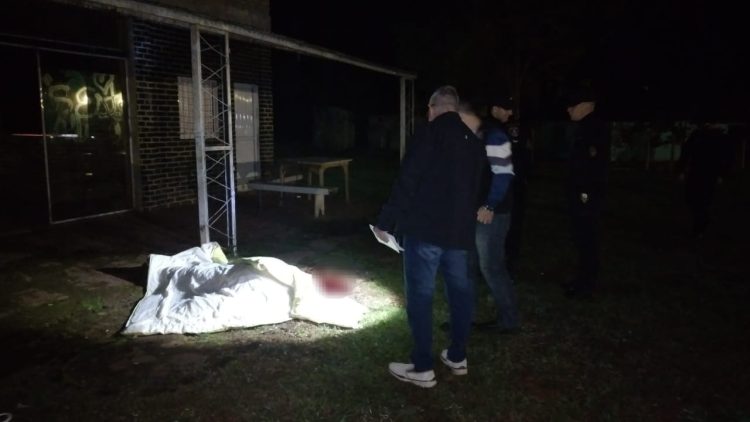Un hombre acusado de homicidio en Alba Posee, por una discusión golpeo salvajemente a otro hombre hasta a muerte