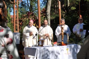 Misa celebración por los 30° Aniversario del Hogar Santa Teresita del Niño Jesús en el Jardín Bíblico de Oberá