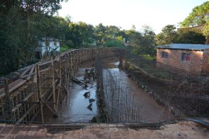OBERÁ: Obra Saneamiento A. Mbotaby (canalización)
