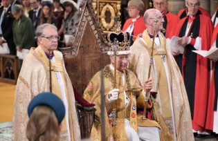 A sus 75 años Carlos III fue coronado como rey del Reino Unido