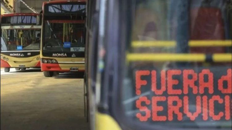 El Ministerio de Trabajo busca levantar el paro nacional anunciado para mañana por la UTA