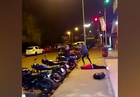 DOS DE MAYO: Varios jóvenes a las piñas a la salida de un boliche, pateaban en la cabeza a uno que cayo inconsciente al piso
