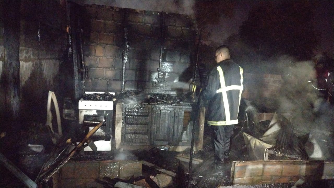 Una mujer falleció al incendiarse su casa en Posadas, hallaron su cuerpo completamente carbonizado