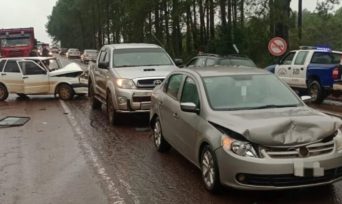 ELDORADO: Choque múltiple en la ruta 12, cuatro autos sufrieron algunos daños en el siniestro