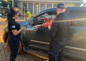 OBERÁ: Conductor en aparente estado de ebriedad chocó en la Plazoleta Güemes