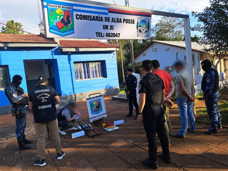 Cayeron con un arsenal dos hermanos denunciados por amenazar a un vecino