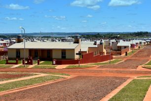 La policía asistió a dos niños de 6 y 9 años estaban solos desde hace cuatro días encerrados en su casa