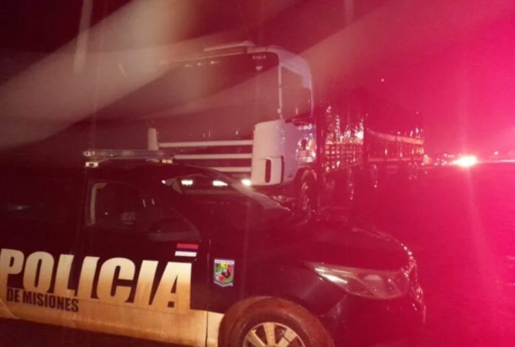 Misiones sigue luchando contra el contrabando de soja, un camión con destino a San Vicente fue interceptado con 30 mil kilos de soja