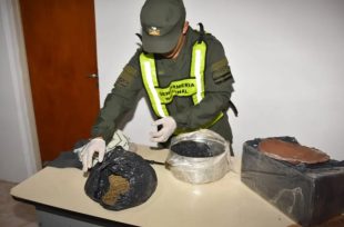 Gendarmería incautó 35 kilos de marihuana escondido dentro de una olla y entre paquetes con cinta de embalar