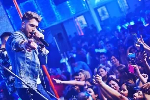 El conocido cantante de cumbia romántica Chili Fernández, llega a Oberá este fin de semana