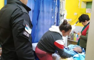 Policías asistieron a un bebé de un mes que tenía dificultades para respirar
