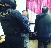Policías frustraron el robo de una vivienda en Garupá y detuvieron a los ladrones con dos motos robadas