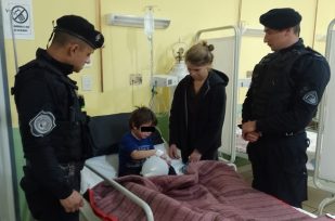Agentes asistieron a un niño que tenía complicaciones respiratorias