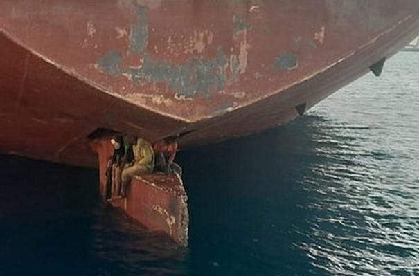 Cuatro migrantes cruzaron el Atlántico escondidos 13 días en el timón de un barco, llegaron a Brasil y fueron rescatados