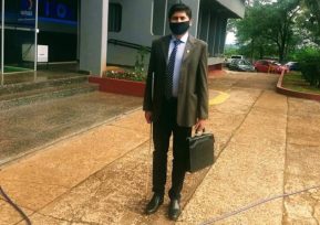  Matías perdió su visión en la niñez, supo superarse, y hace 7 años ejerce como abogado