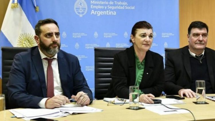 Oficializan la suba del salario mínimo, vital y móvil con aumento del 34% en tres tramos