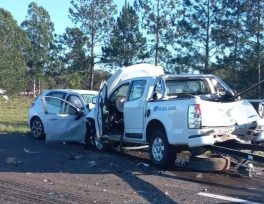 Chocaron de frente el automóvil y una camioneta en  Ituzaingó, dejando a dos victimas fatales y dos heridos de gravedad