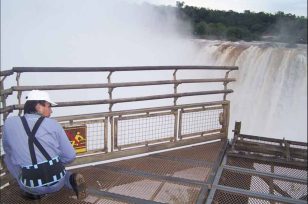 El circuito de la Garganta del Diablo, fue cerrado por la crecida del Río Iguazú