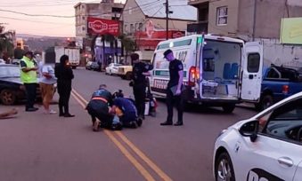 OBERÁ: Un automóvil y una motocicleta colisionaron sobre avenida Jose Ingenieros