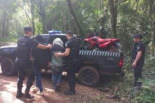 En una rápida intervención capturaron a delincuentes que robaron una moto con una llave falsa