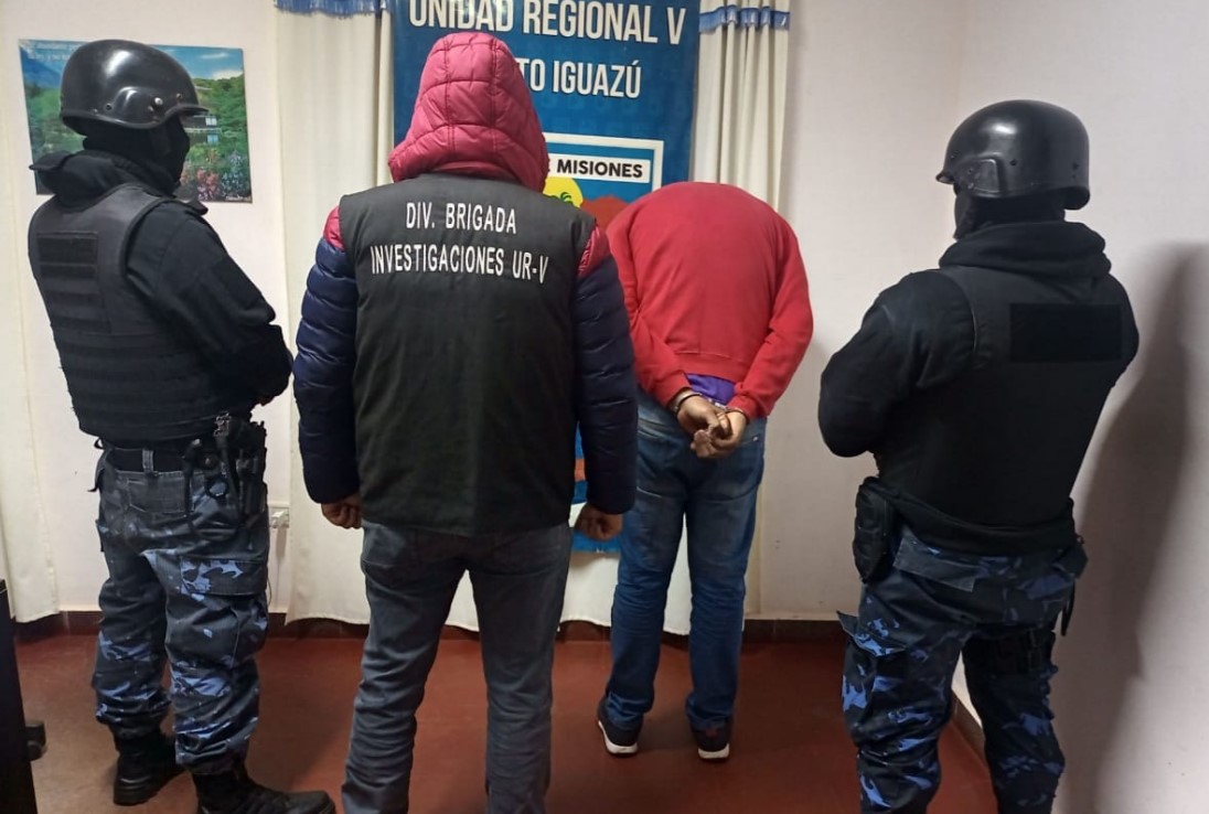 En operativos coordinados capturaron a dos presuntos miembros de una banda dedicada al robo de camionetas