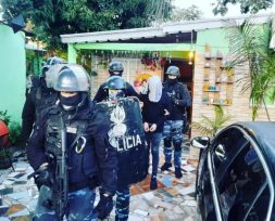 Agentes encubiertos atraparon al líder de una banda de roba motos