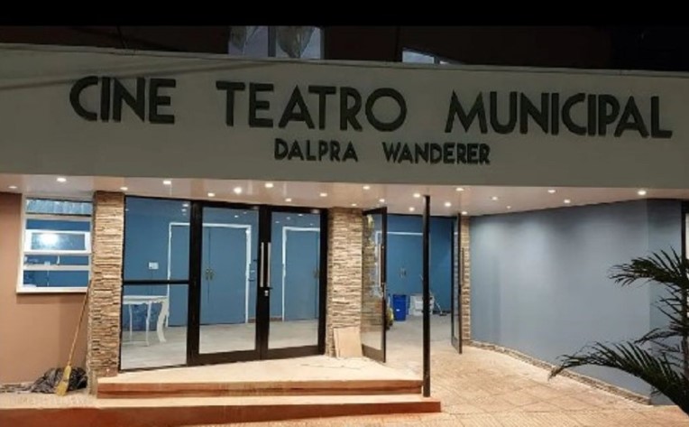Después de 31 años, vuelve a funcionar el cine teatro de Montecarlo