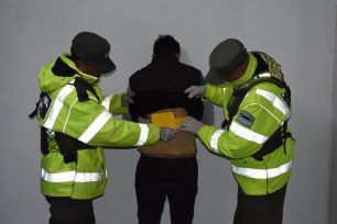 Pasajero que viajaba en micro llevaba 3 paquetes cocaína adherida al cuerpo