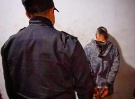 Fue detenido cuando se cortaba el cabello con una máquina que había robado