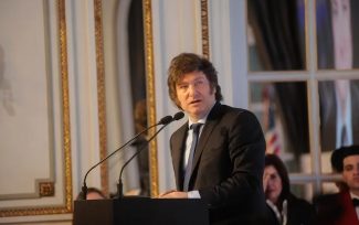 “No se dejen robar por un conjunto de delincuentes llamados políticos”, se dirigió Milei a los empresarios