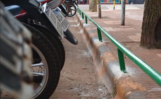 Oberá: Se instalaron barandas de seguridad para motos