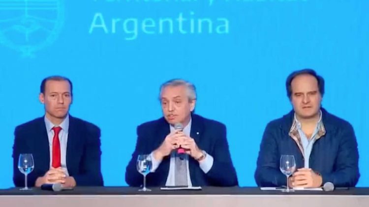 El Presidente anunció medidas para mejorar salarios y pidió cuidar «la paz social»