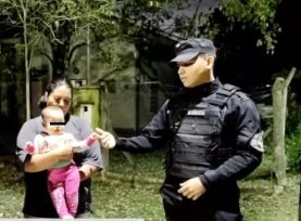 Policías salvaron a una beba de seis meses que se ahogaba