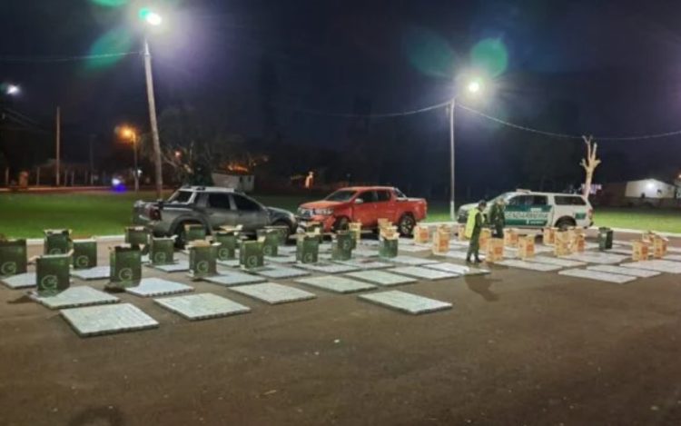 Contrabandistas de cigarrillos atropellaron móvil de Gendarmería en Jardín América