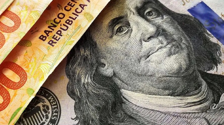 Tras una nueva suba, el dólar blue alcanzó un récord histórico
