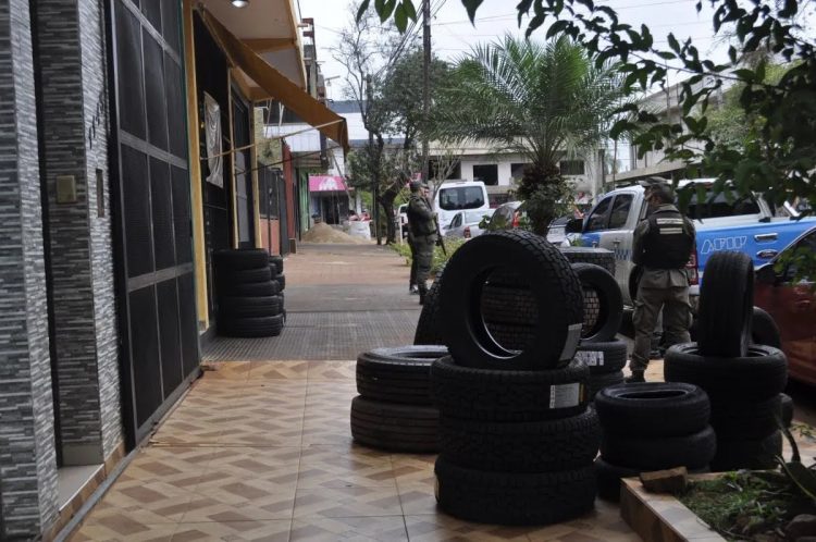Oberá: Allanaron una gomería por presunto contrabando de neumáticos