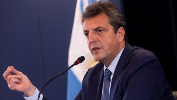 Massa impone una nueva cara a su segunda etapa de campaña, y dio una fuerte critica a los paros docentes