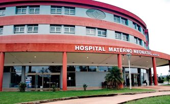 Fue internada en el Hospital Materno Neonatal la madre del bebe hallado en una letrina