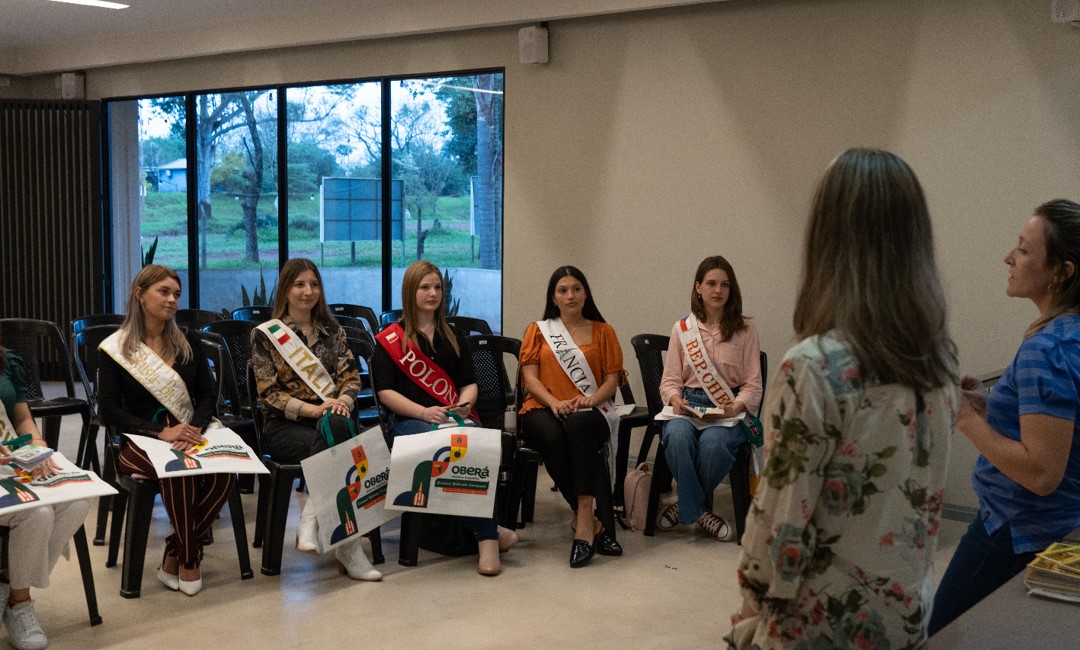 Dirección de Turismo capacitó a las candidatas a Reina de la Fiesta del Inmigrante