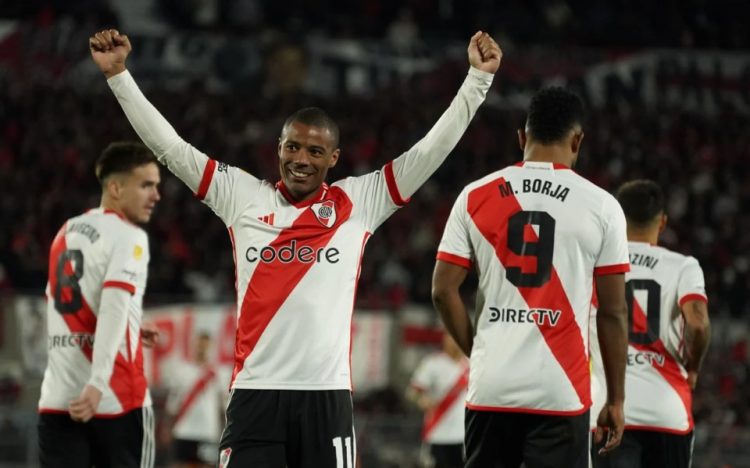 River le ganó 5 a 1 a Barracas Central en un estadio Monumental colmado